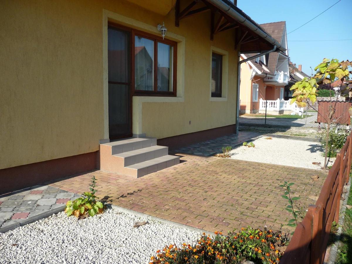 Nadas Tarsashaz Balatonlelle Exterior foto
