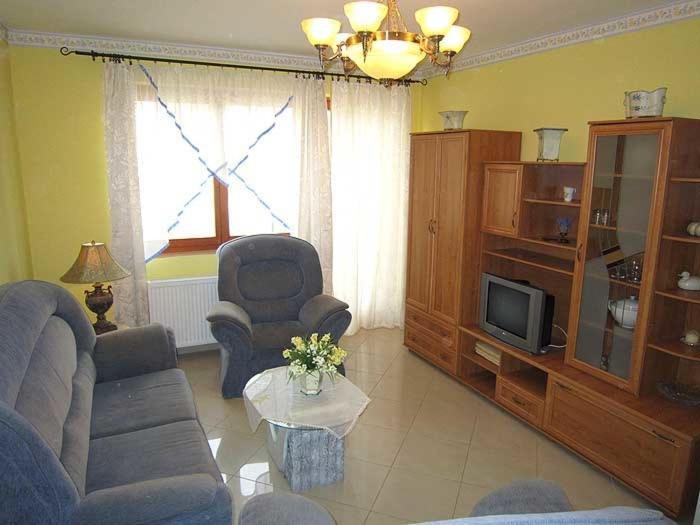 Nadas Tarsashaz Balatonlelle Exterior foto